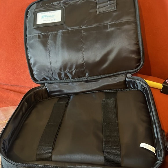 COPY - NWOT Black canvas Targus laptop bag/briefcase. - Picture 4 of 6